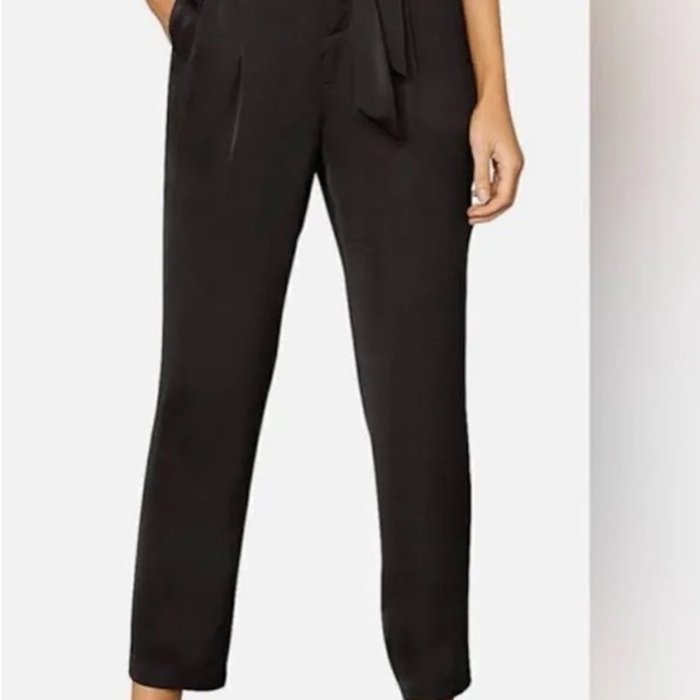 Cupcakes & Cashmere Mazzy belted tapered silk pants - Picture 2 of 4